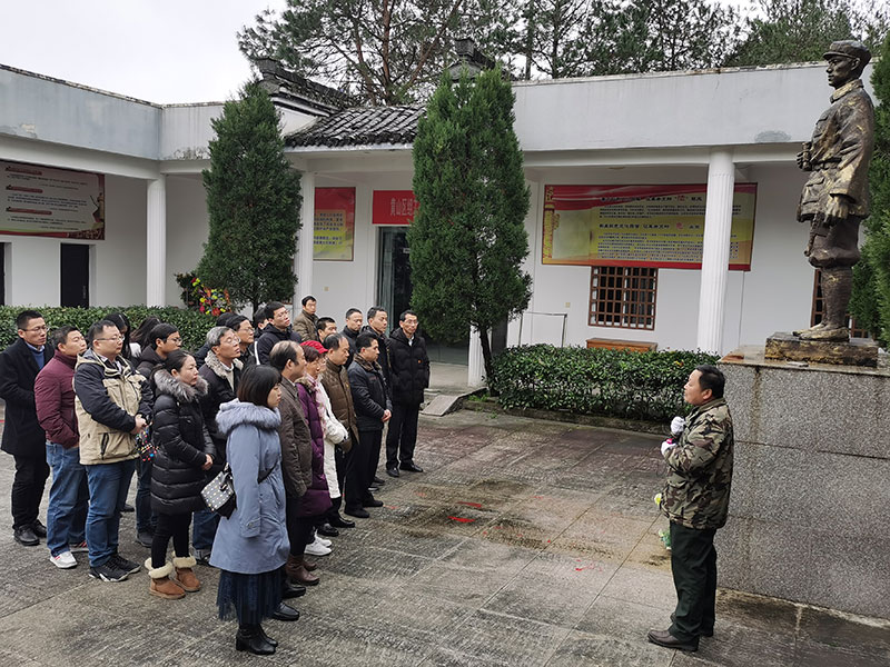 屯溪區(qū)委辦黨支部、屯溪城建投公司黨支部聯(lián)合開展主題黨日共建活動